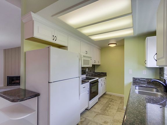 3rd image of 12650 Lakeshore Dr Unit 133