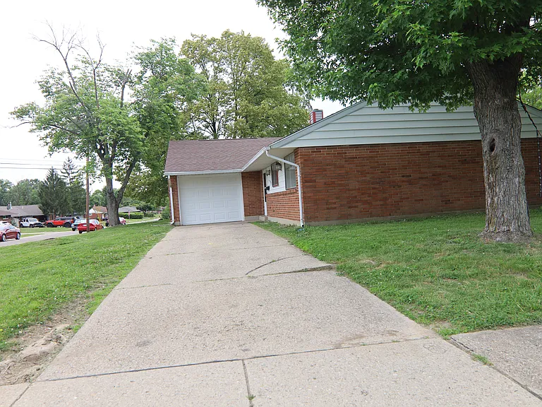 5377 Flotron Dr — Photo 2