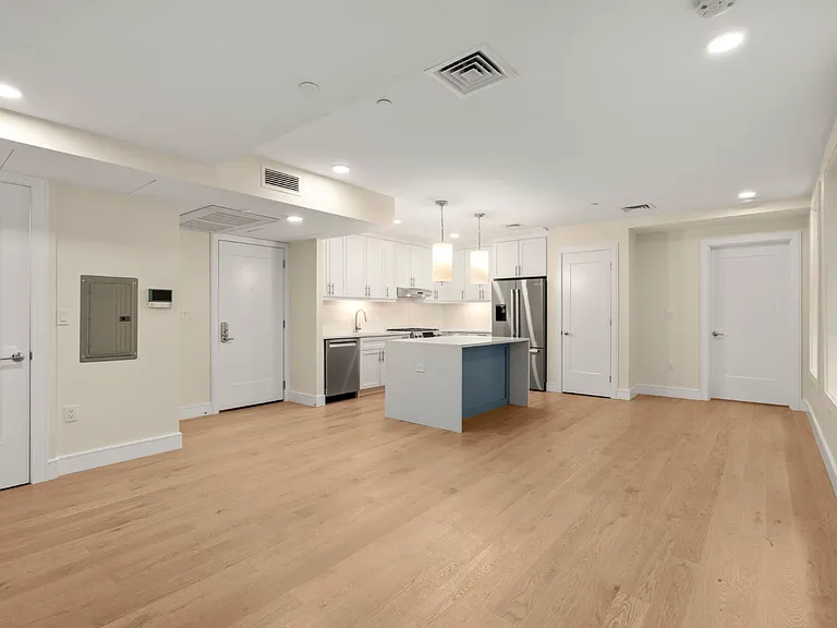 301 Border St #402 — Photo 6