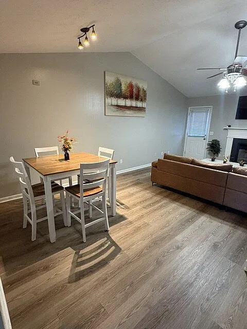 2 bed, 2.0 bath, 1068 sqft, $1,575 — Photo 3