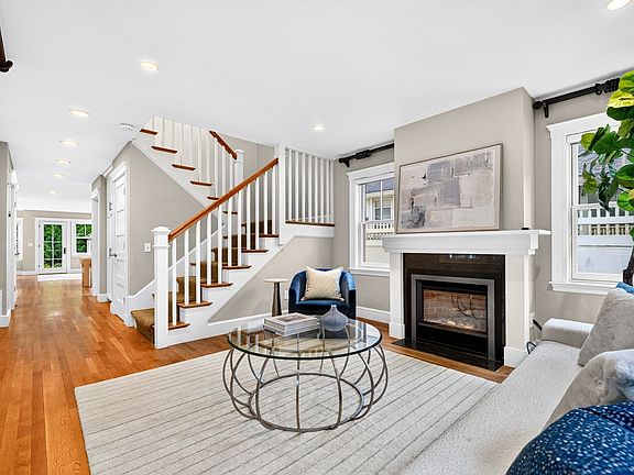 4th image of 95 Woburn St