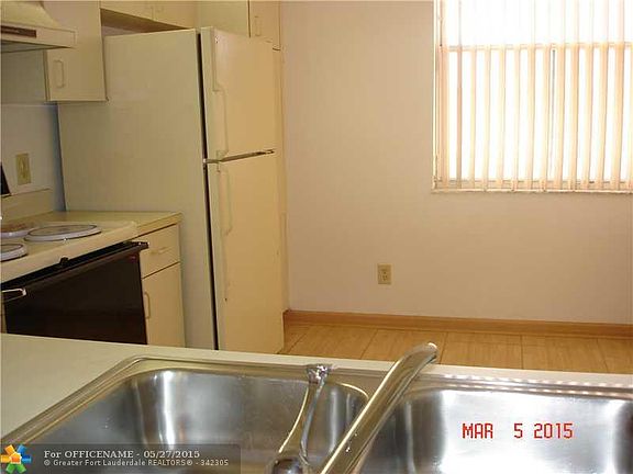 4th image of 10414 NW 24th Pl APT 402