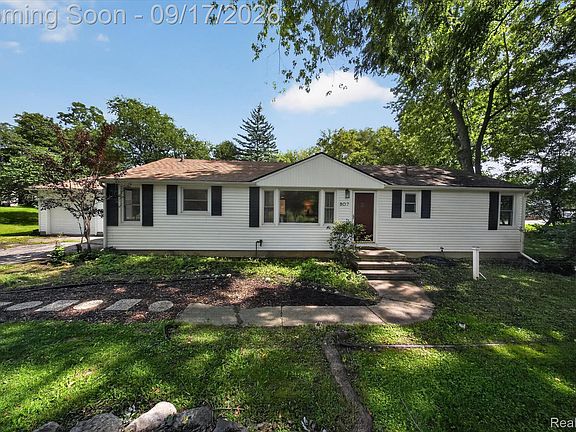 2nd image of 807 S Oak St