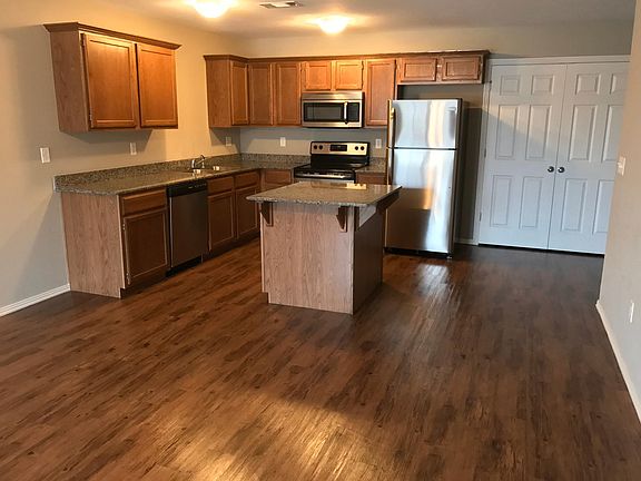 3rd image of 2902 SW Deerfield Blvd #1