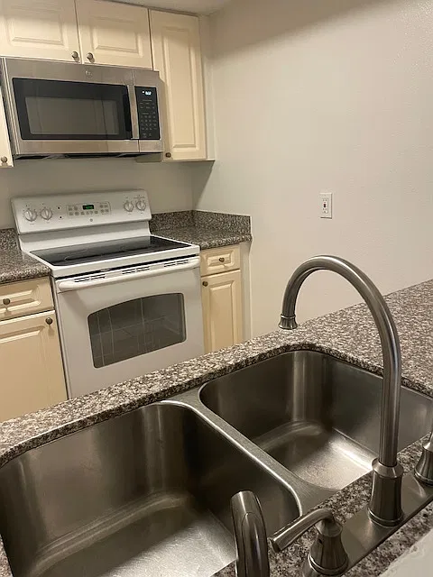 1 bed, 845 sqft, $1,190 — Photo 4