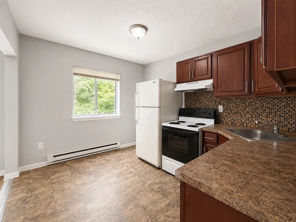 72 Dallas Ave #6A