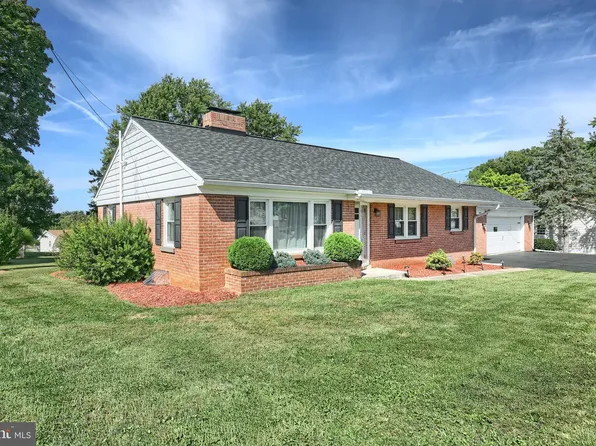 3021 Grandview Rd, Hanover, PA 17331