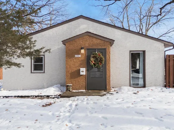 7405 Knollwood Dr, Mounds View, MN 55112