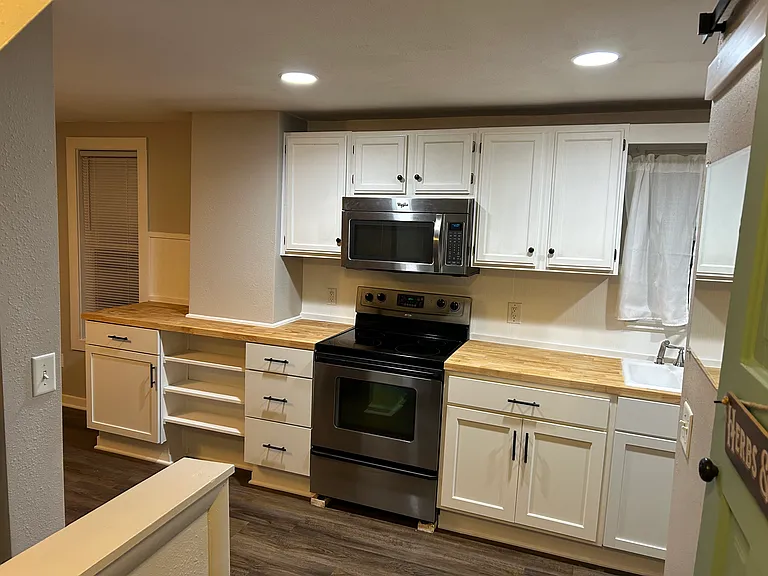 2042 Silver St — Photo 16
