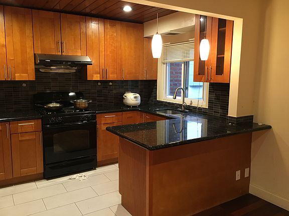 Eat-in Kitchen