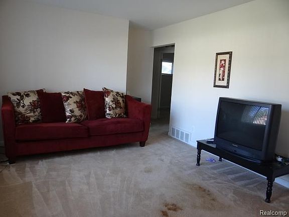 4th image of 22420 Socia St