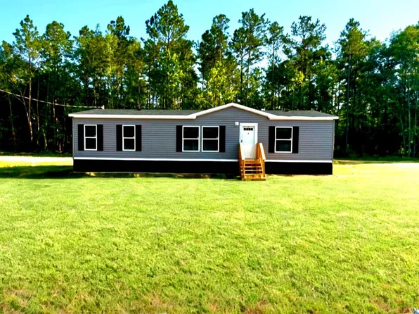 202 Oak Lake Dr, Hinesville, GA 31313