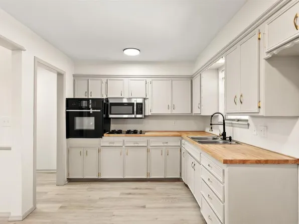 8005 S Youngs Blvd, Oklahoma City, OK 73159