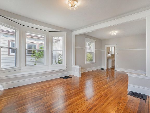 4th image of 1326 Cass Ave SE
