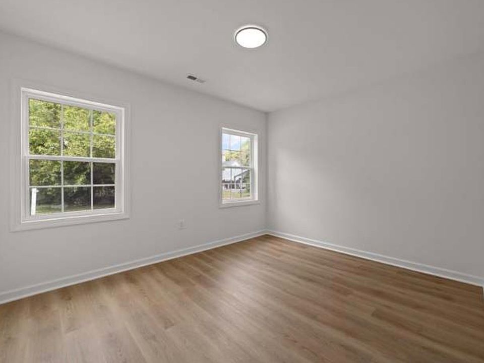 1st image of 331 Lakeside Ave