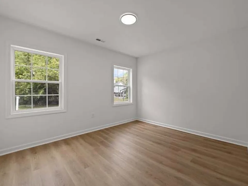 331 Lakeside Ave