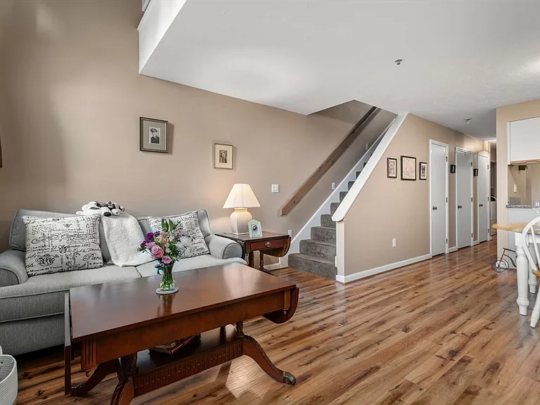 280 Village St #D2 — Photo 6