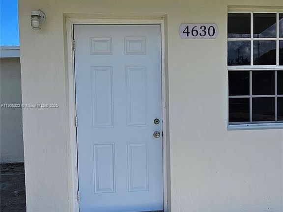 3rd image of 4630 SW 36th St