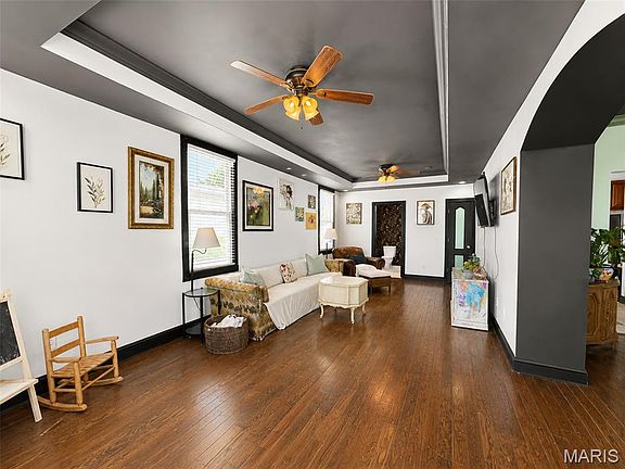 4th image of 641 W 9th St