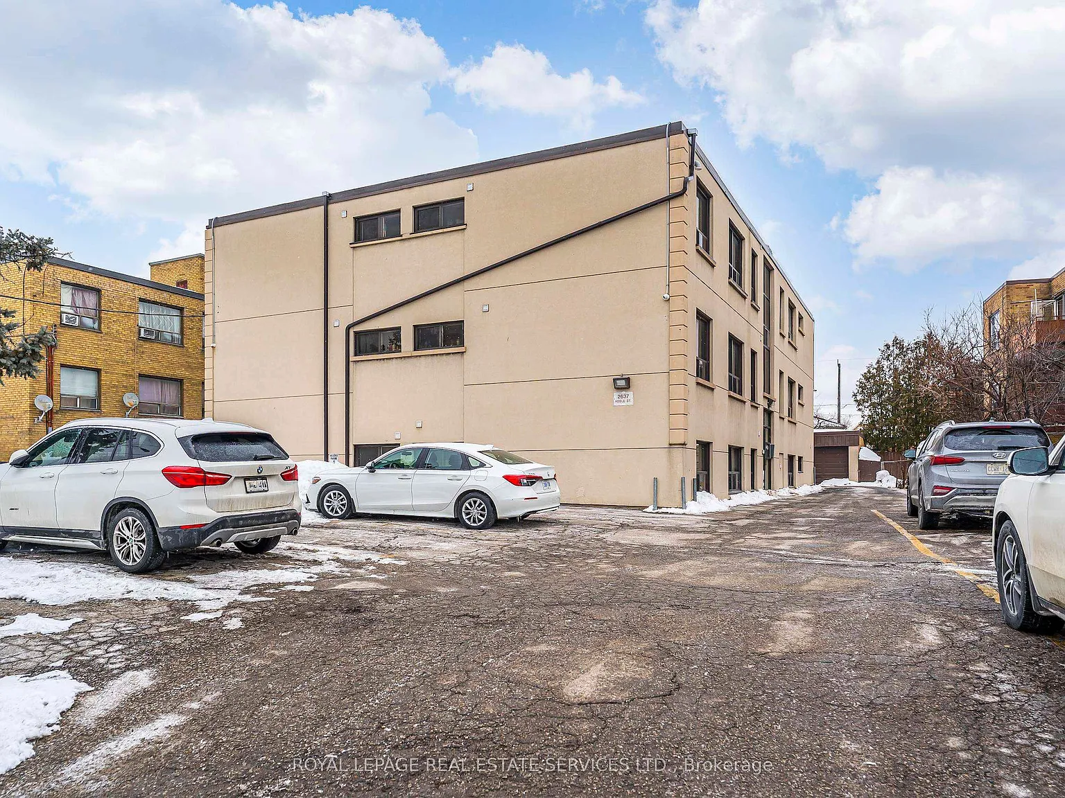 2637 Keele St — Photo 4