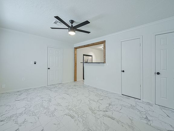 3rd image of 624 1/2 N Tompkins Dr