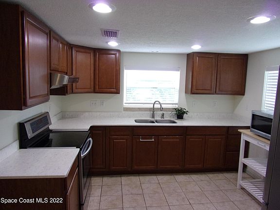 2nd image of 5221 Martin Ln