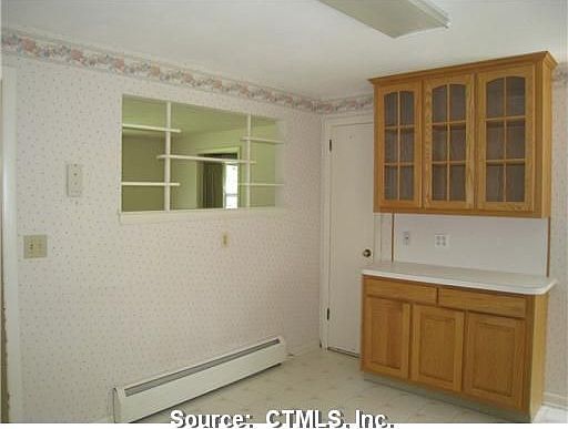 4th image of 70 Hublard Dr