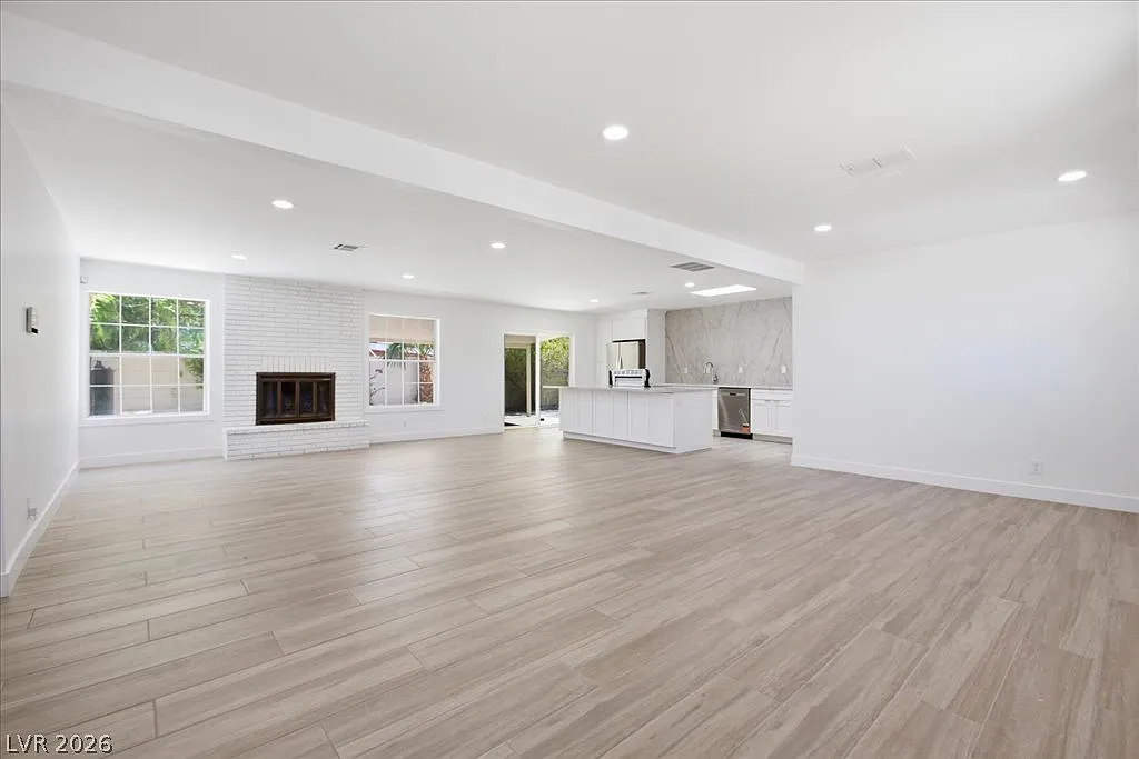 5 bed, 2.5 bath, 2196 sqft, $3,000 — Photo 1