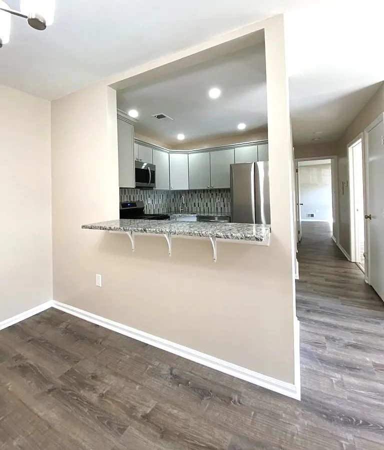 2 bed, 1100 sqft, $2,300 — Photo 4