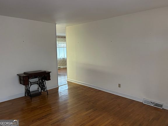 5th image of 801 Cloverhurst Dr