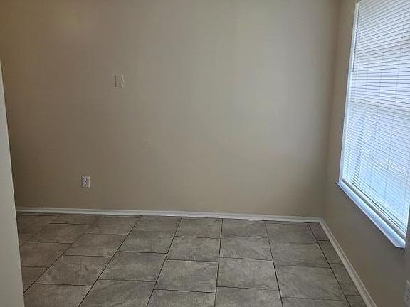 3rd image of 2626 Gifford Ave #B