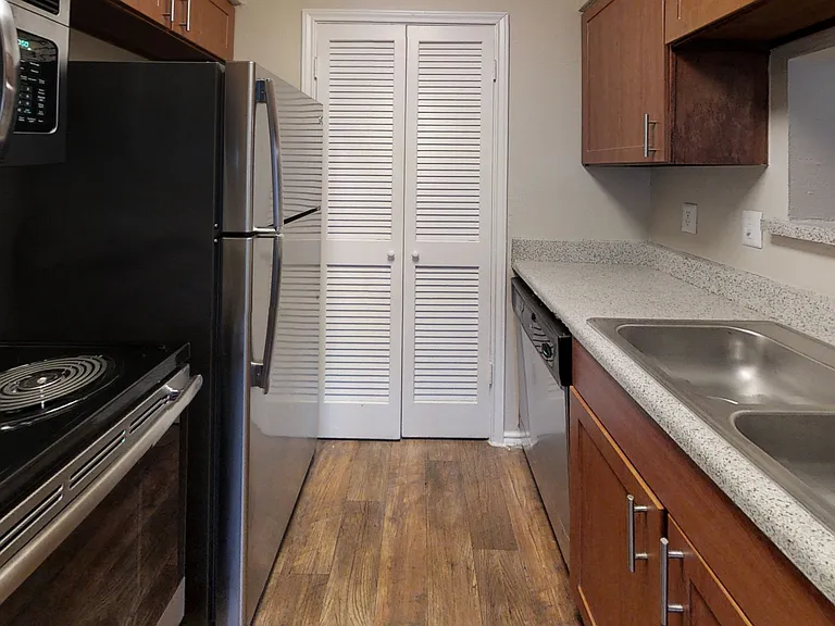 Timberglen Apartments — Photo 60