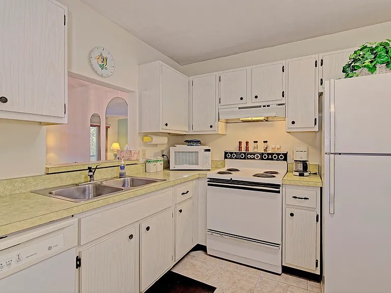 144 Pinehurst Dr — Photo 6