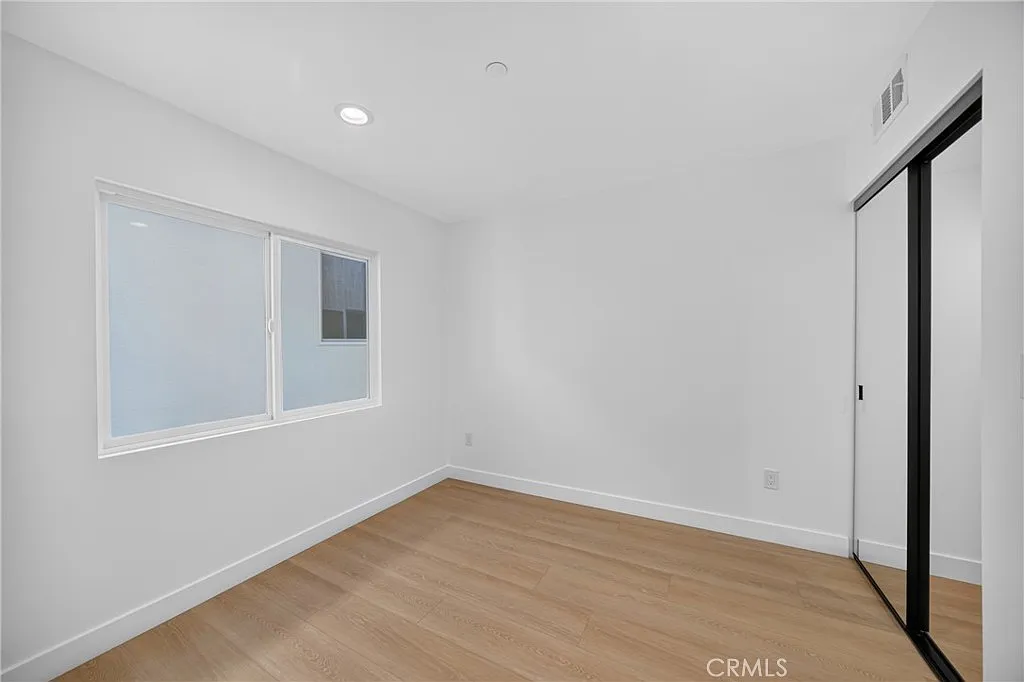 3 bed, 1100 sqft, $3,700 — Photo 3
