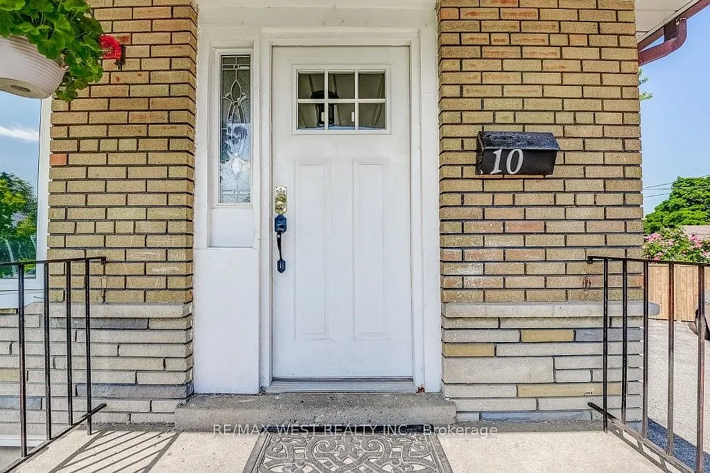 4 bed, $3,900 — Photo 3