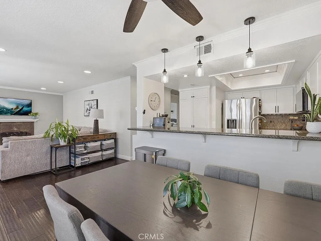 2 bed, 1.5 bath, 1020 sqft, $3,050 — Photo 1