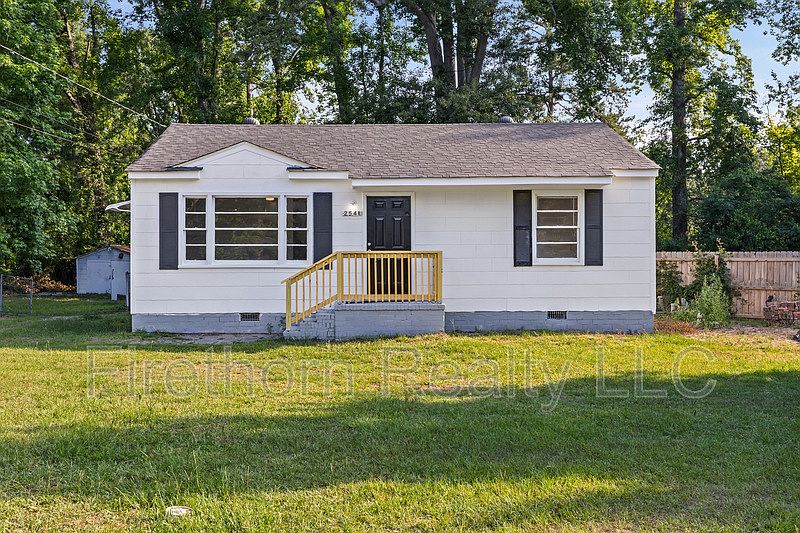 1st image of 2541 Rhodes Dr