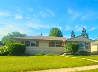 1415 Renrose Ave, Loves Park, IL 61111