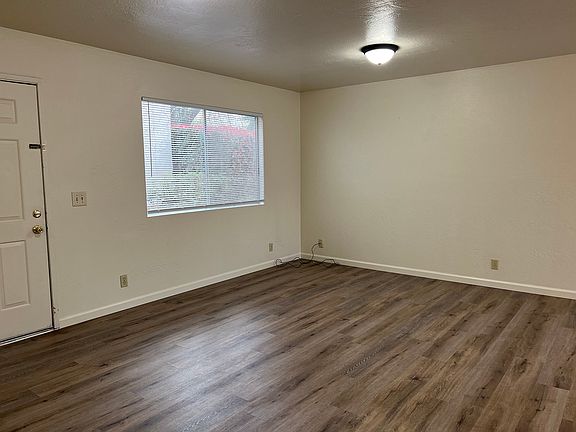 4th image of 835 W 4th Ave #6