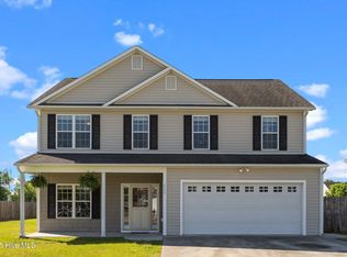 111 Woods Run Cir, Richlands, NC 28574