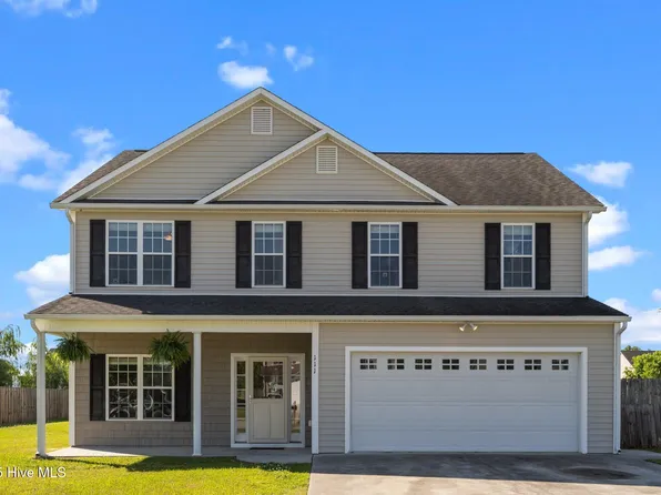 111 Woods Run Circle, Richlands, NC 28574