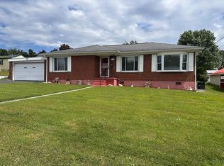 160 Riner Ave, Oak Hill, WV 25901