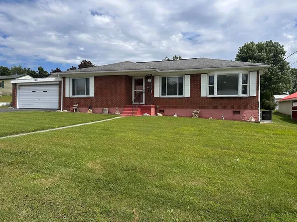 160 Riner Ave, Oak Hill, WV 25901