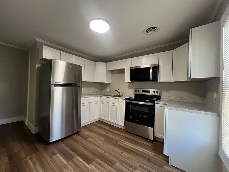 209 N Main St #B — Photo 6