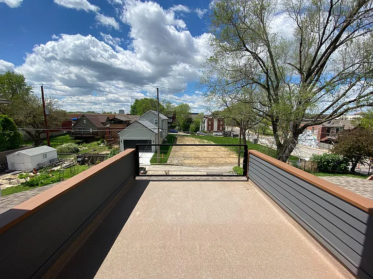 2704 Charlotte St — Photo 22