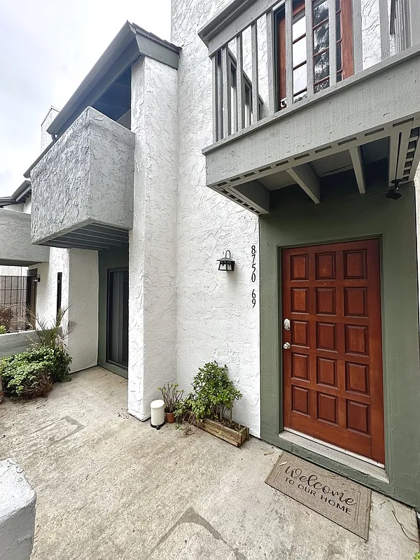 2 bed, 2.0 bath, 1092 sqft, $4,395 — Photo 2
