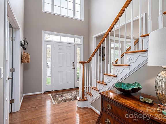 5th image of 2100 Southridge Dr