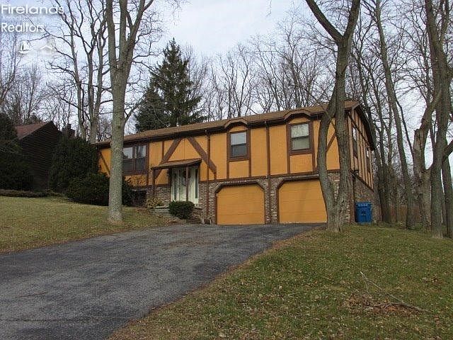 1st image of 1585 W Meadowlake Dr