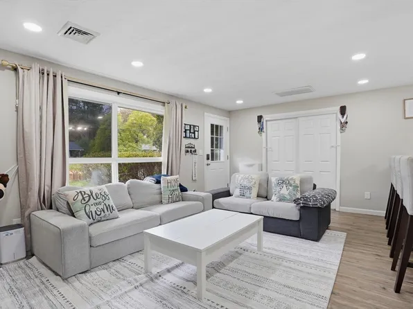7 Edith Rd, Framingham, MA 01701