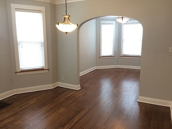 4th image of 2233 N Lowell Ave